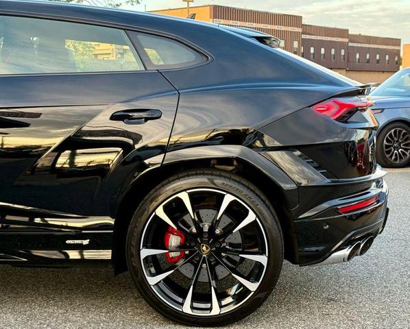 Photo of 2024 Black Lamborghini Urus