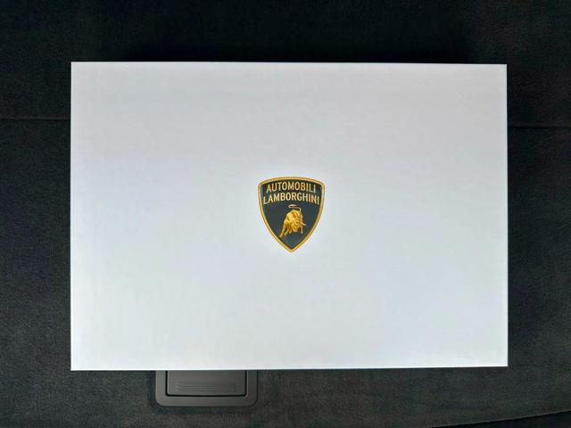 Photo of 2024 Black Lamborghini Urus