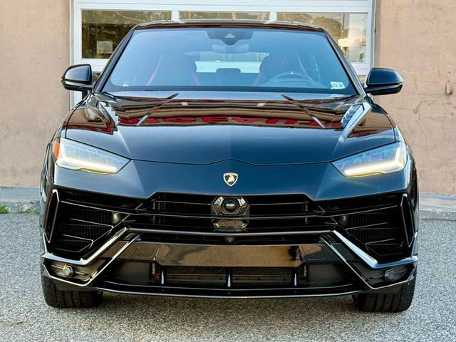 Photo of 2024 Black Lamborghini Urus
