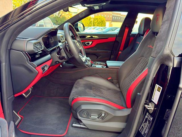 Photo of 2024 Black Lamborghini Urus