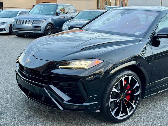 Photo of 2024 Black Lamborghini Urus
