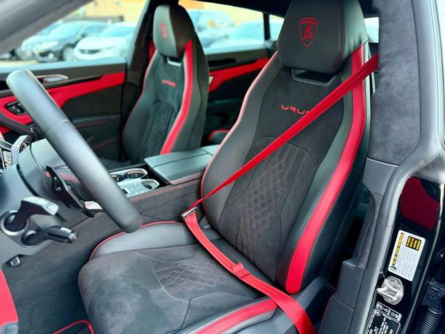 Photo of 2024 Black Lamborghini Urus