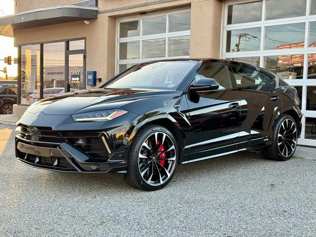 Photo of 2024 Black Lamborghini Urus