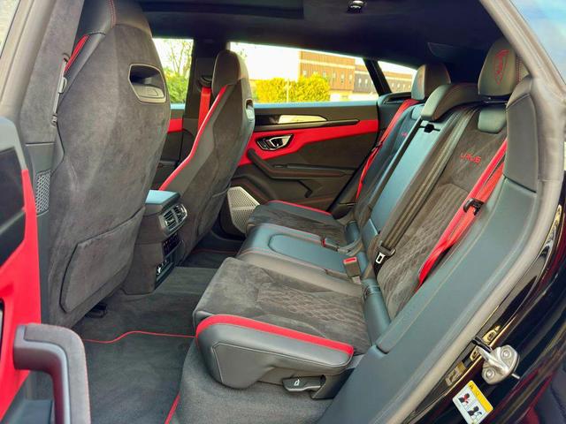 Photo of 2024 Black Lamborghini Urus