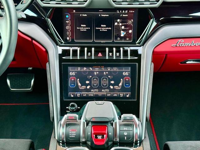 Photo of 2024 Black Lamborghini Urus