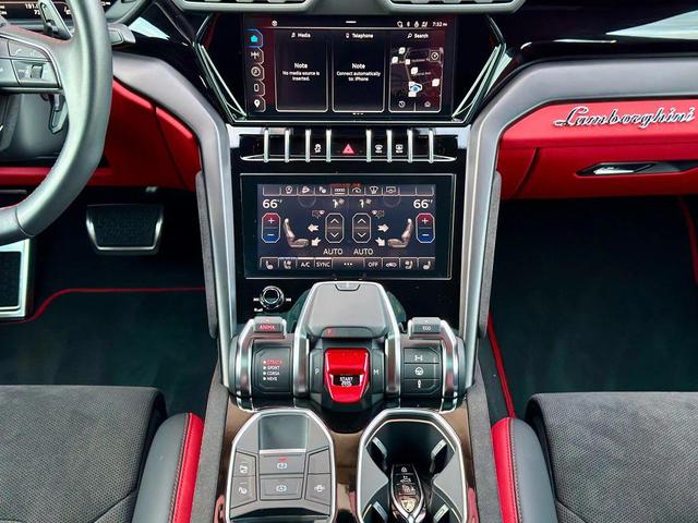 Photo of 2024 Black Lamborghini Urus