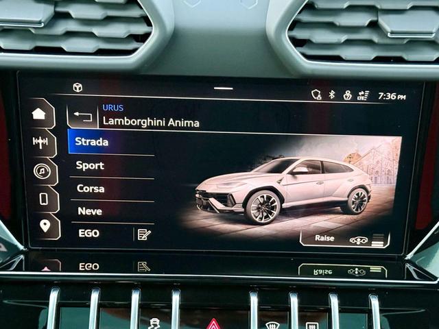Photo of 2024 Black Lamborghini Urus