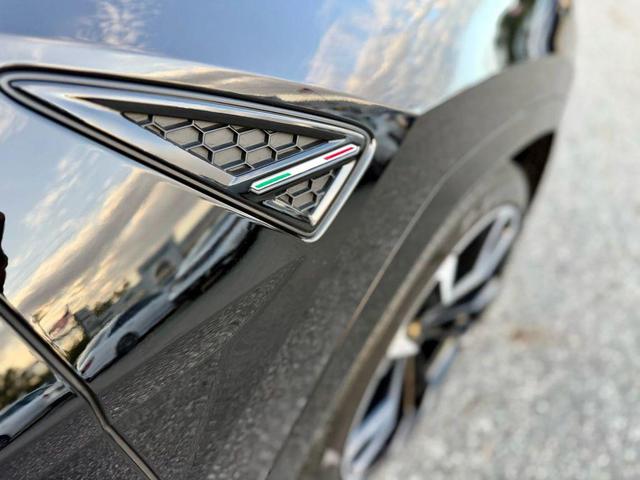 Photo of 2024 Black Lamborghini Urus