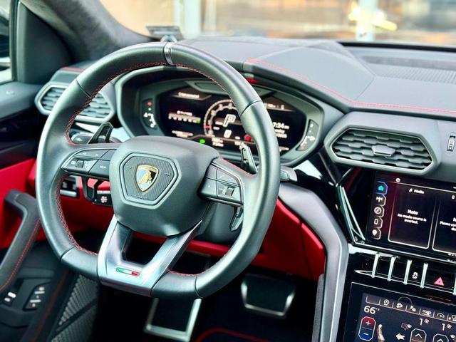 Photo of 2024 Black Lamborghini Urus
