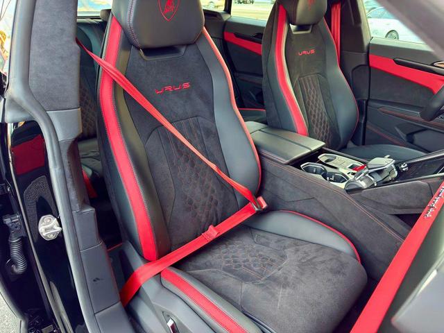 Photo of 2024 Black Lamborghini Urus