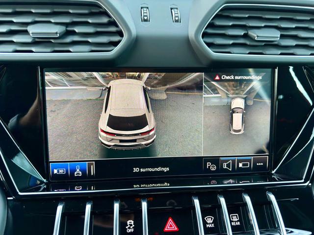 Photo of 2024 Black Lamborghini Urus