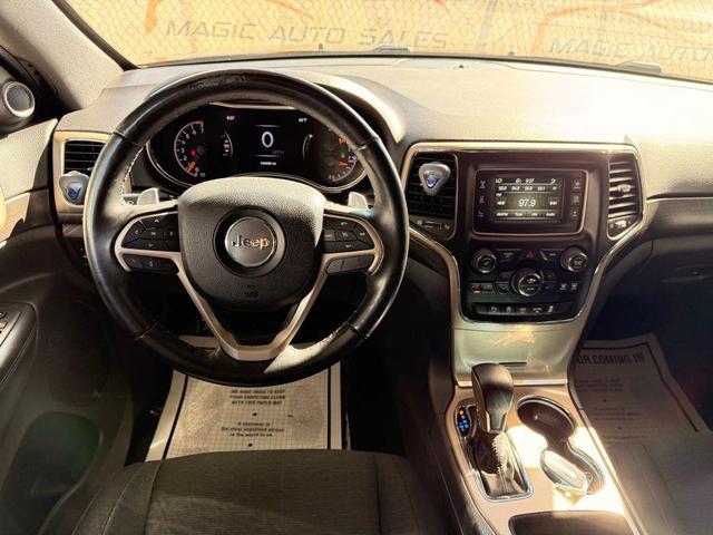 Photo of 2017 Diamond Black Crystal Pearlcoat Jeep Grand Cherokee