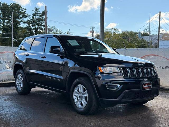 Photo of 2017 Diamond Black Crystal Pearlcoat Jeep Grand Cherokee