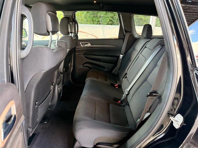 Photo of 2017 Diamond Black Crystal Pearlcoat Jeep Grand Cherokee
