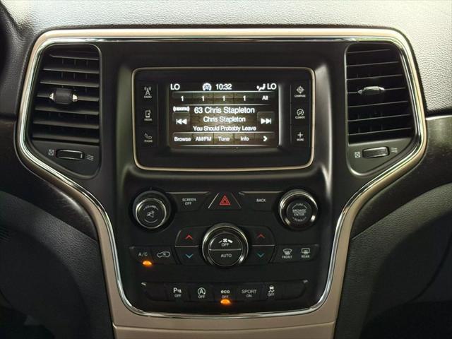 Photo of 2017 Granite Crystal Metallic Clearcoat Jeep Grand Cherokee