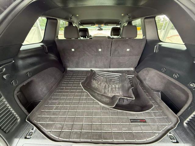 Photo of 2017 Granite Crystal Metallic Clearcoat Jeep Grand Cherokee
