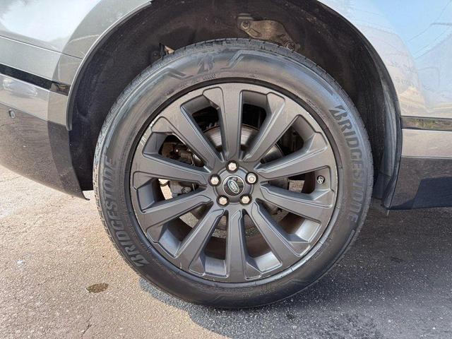 Photo of 2019 Gray Land Rover Range Rover Velar