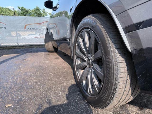 Photo of 2019 Gray Land Rover Range Rover Velar