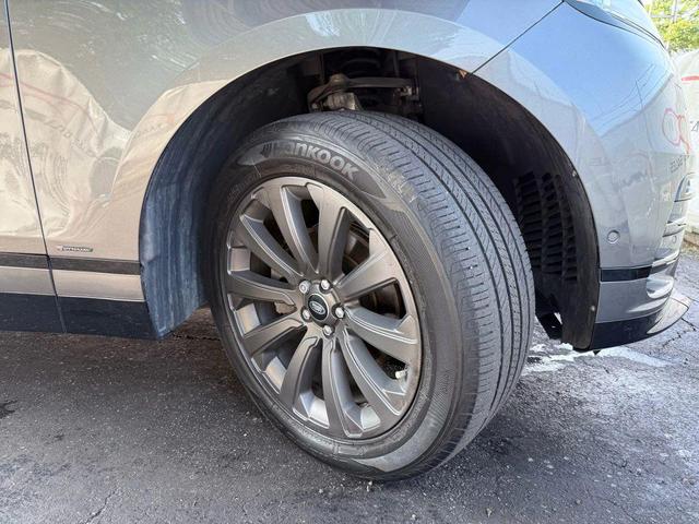 Photo of 2019 Gray Land Rover Range Rover Velar