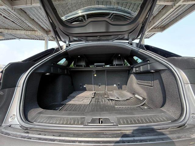 Photo of 2019 Gray Land Rover Range Rover Velar