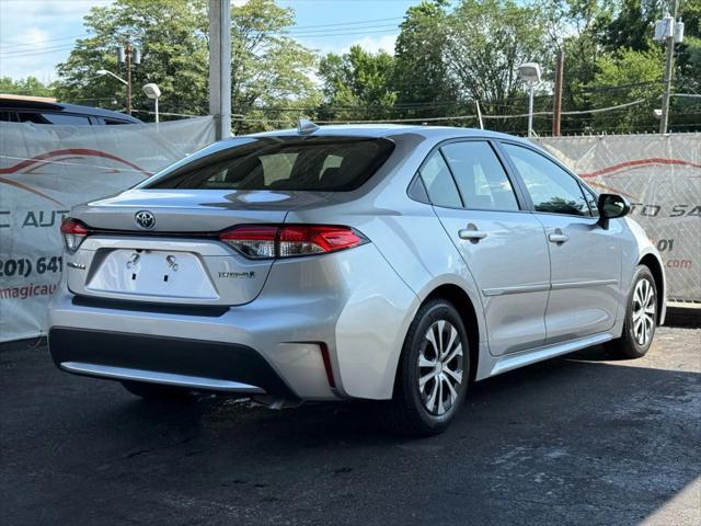 Photo of 2022 Classic Silver Metallic Toyota Corolla Hybrid