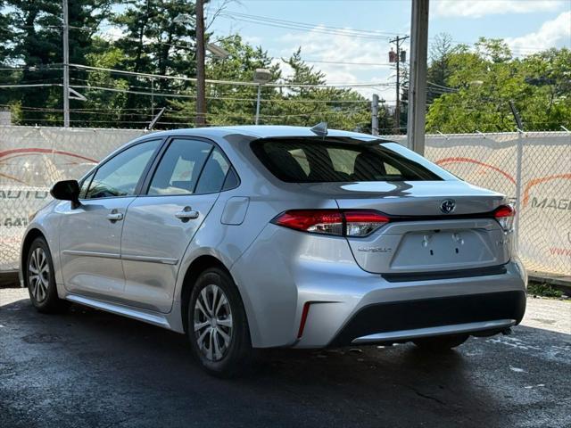 Photo of 2022 Classic Silver Metallic Toyota Corolla Hybrid