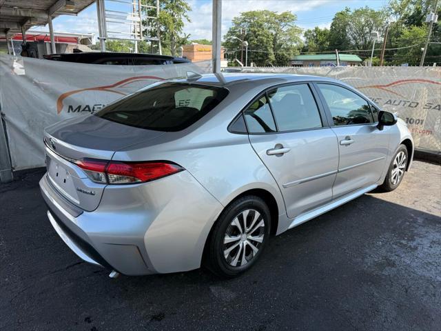 Photo of 2022 Classic Silver Metallic Toyota Corolla Hybrid