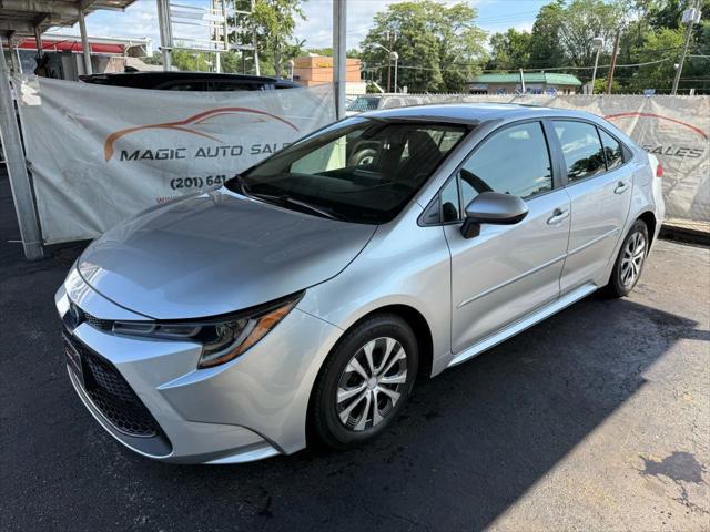 Photo of 2022 Classic Silver Metallic Toyota Corolla Hybrid