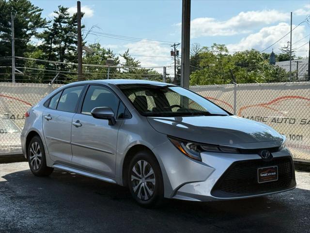 Photo of 2022 Classic Silver Metallic Toyota Corolla Hybrid