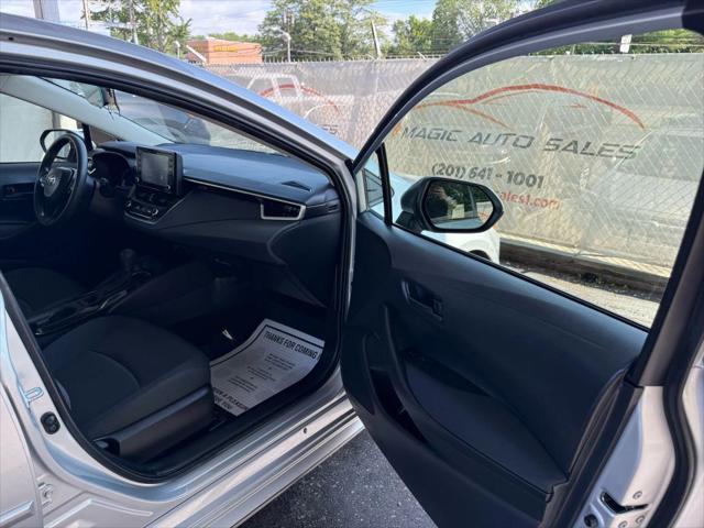Photo of 2022 Classic Silver Metallic Toyota Corolla Hybrid