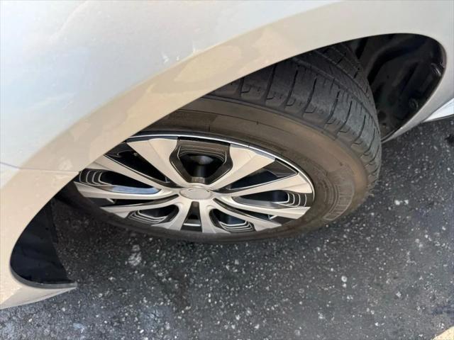 Photo of 2022 Classic Silver Metallic Toyota Corolla Hybrid