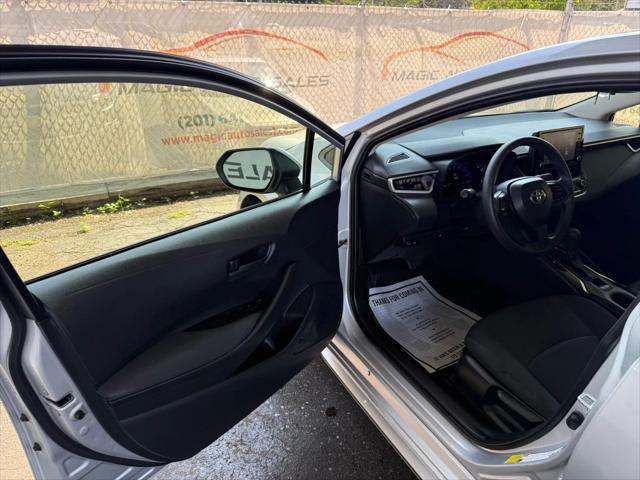 Photo of 2022 Classic Silver Metallic Toyota Corolla Hybrid