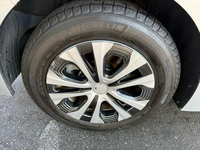 Photo of 2022 Classic Silver Metallic Toyota Corolla Hybrid