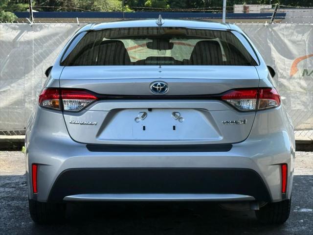 Photo of 2022 Classic Silver Metallic Toyota Corolla Hybrid