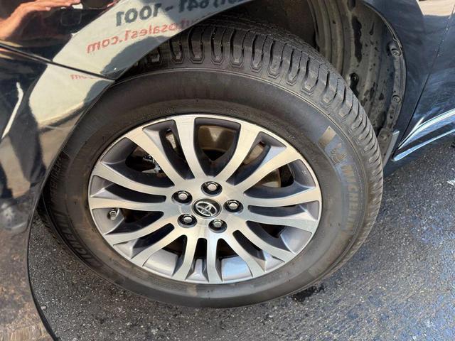 Photo of 2018 Midnight Black Metallic Toyota Sienna