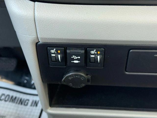 Photo of 2018 Midnight Black Metallic Toyota Sienna