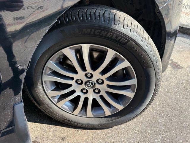 Photo of 2018 Midnight Black Metallic Toyota Sienna