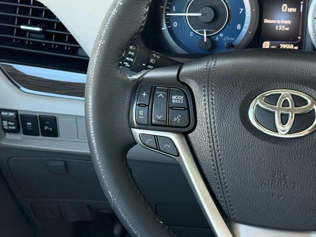 Photo of 2018 Midnight Black Metallic Toyota Sienna
