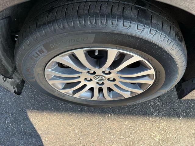 Photo of 2018 Midnight Black Metallic Toyota Sienna