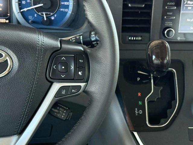 Photo of 2018 Midnight Black Metallic Toyota Sienna