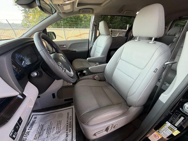 Photo of 2018 Midnight Black Metallic Toyota Sienna