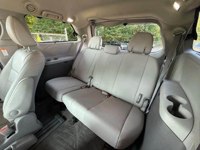 Photo of 2018 Midnight Black Metallic Toyota Sienna