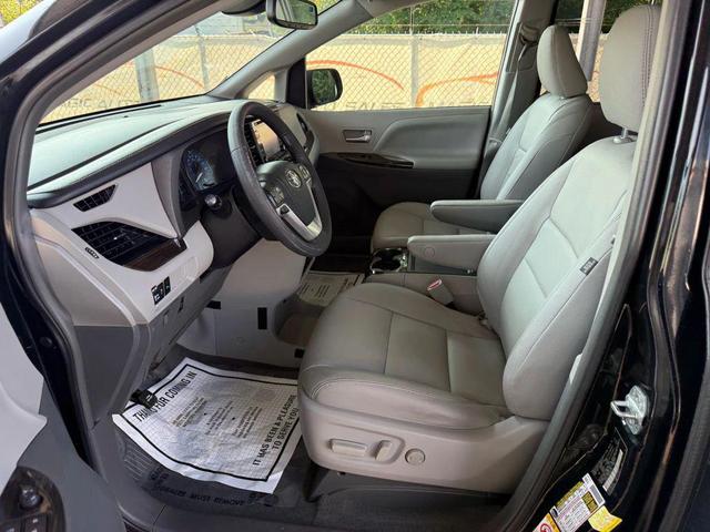 Photo of 2018 Midnight Black Metallic Toyota Sienna