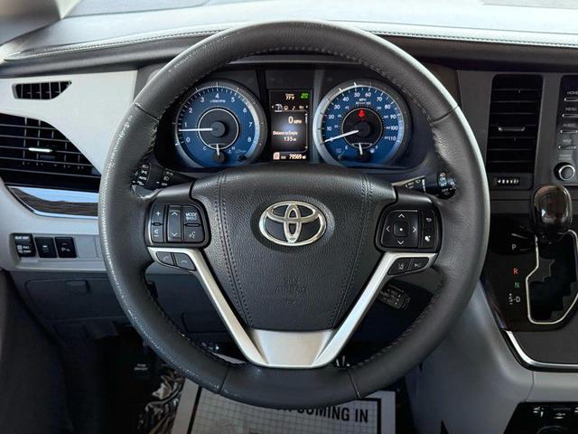 Photo of 2018 Midnight Black Metallic Toyota Sienna