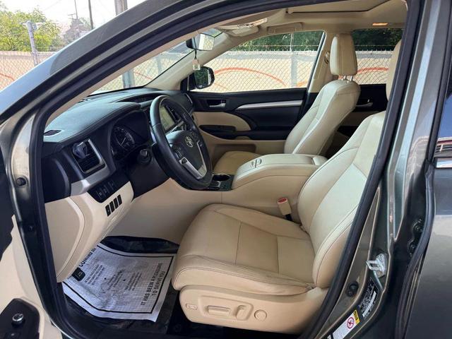 Photo of 2017 Alumina Jade Metallic Toyota Highlander