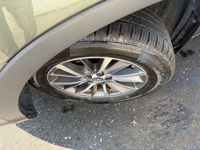 Photo of 2017 Alumina Jade Metallic Toyota Highlander
