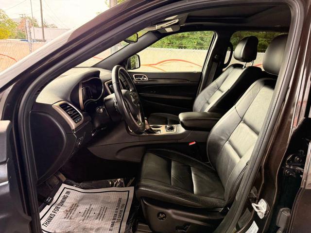Photo of 2017 Luxury Brown Pearlcoat Jeep Grand Cherokee
