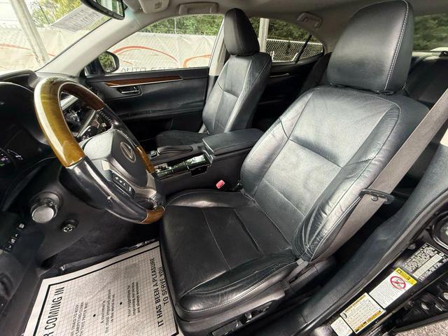 Photo of 2013 Obsidian Lexus ES 350