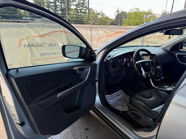 Photo of 2012 Premium Electric Silver Metallic Volvo XC60