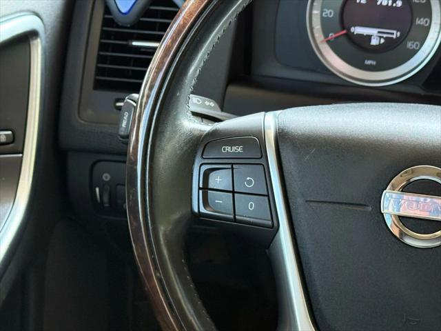 Photo of 2012 Premium Electric Silver Metallic Volvo XC60